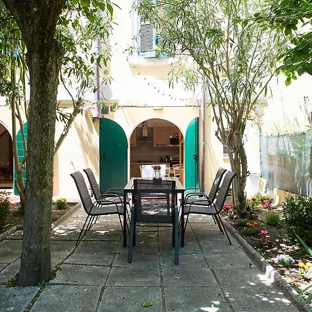 Victoria Garden Lifestyle *
